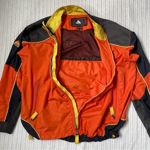 Vintage Nike ACG Two-Tone Packable Windbreaker Jacket - Picture 4 of 10